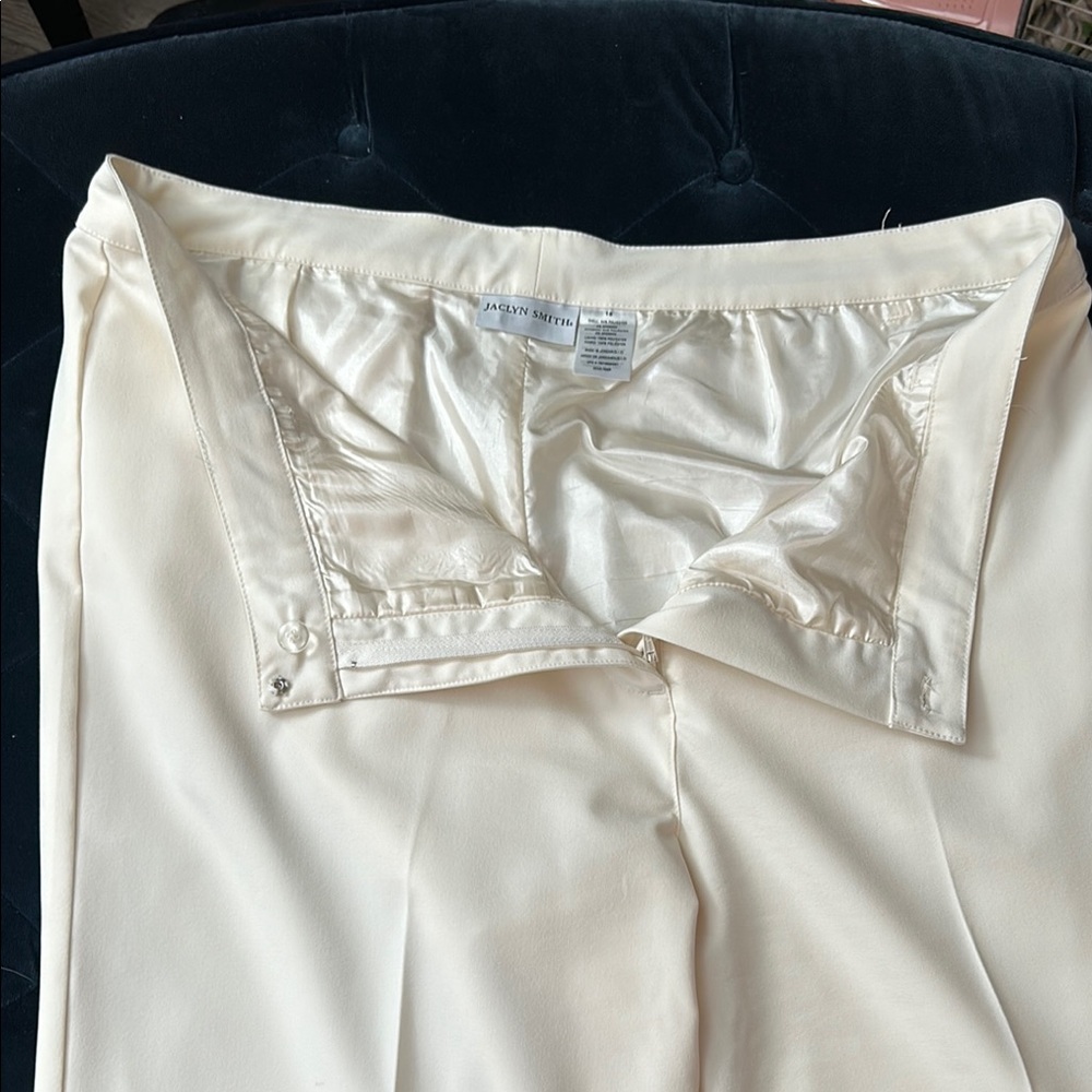 Jaclyn Smith, Cream Wide Leg pants with Sophisticated Silhouette. In size 18 - Picture 12 of 13